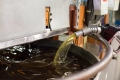 Bat 29 mlange des huiles fabrication d'huiles moteur d'aprs une formule table au CRES, Marc LECOUTE oprateur atelier mlange huiles